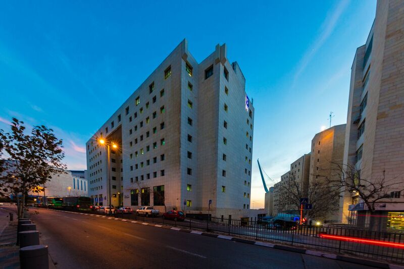 סלע נדל"ן נכנסת לתחום לגיל השלישי: רוכשת בית חולים סיעודי בטבריה ב-91 מיליון שקל סלע נדל"ן נכנסת לתחום לגיל השלישי: רוכשת בית חולים סיעודי בטבריה ב-91 מיליון שקל